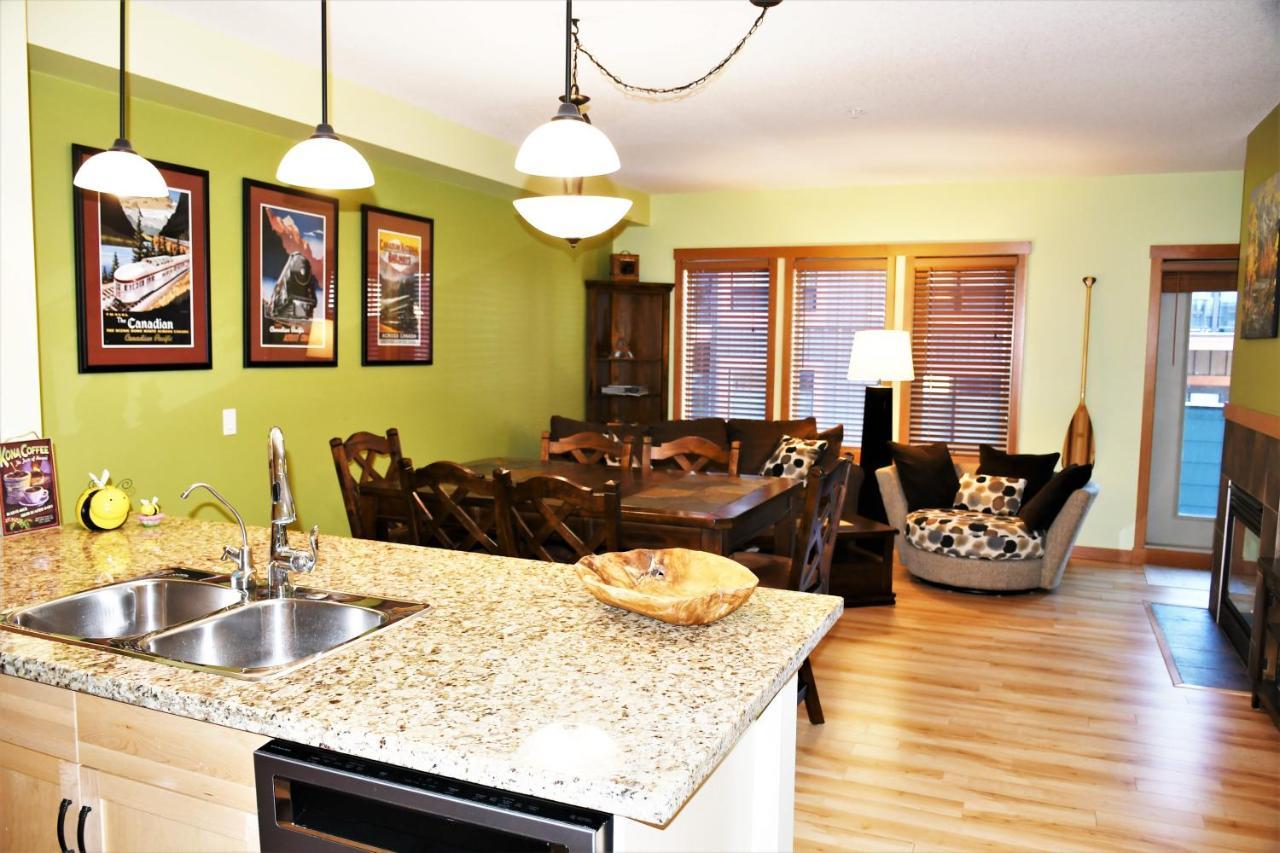 Renovated Condo, 2Br, 2Ba, Heated Pool, 3 Hot Tubs, Pets Welcome! Canmore Exterior foto