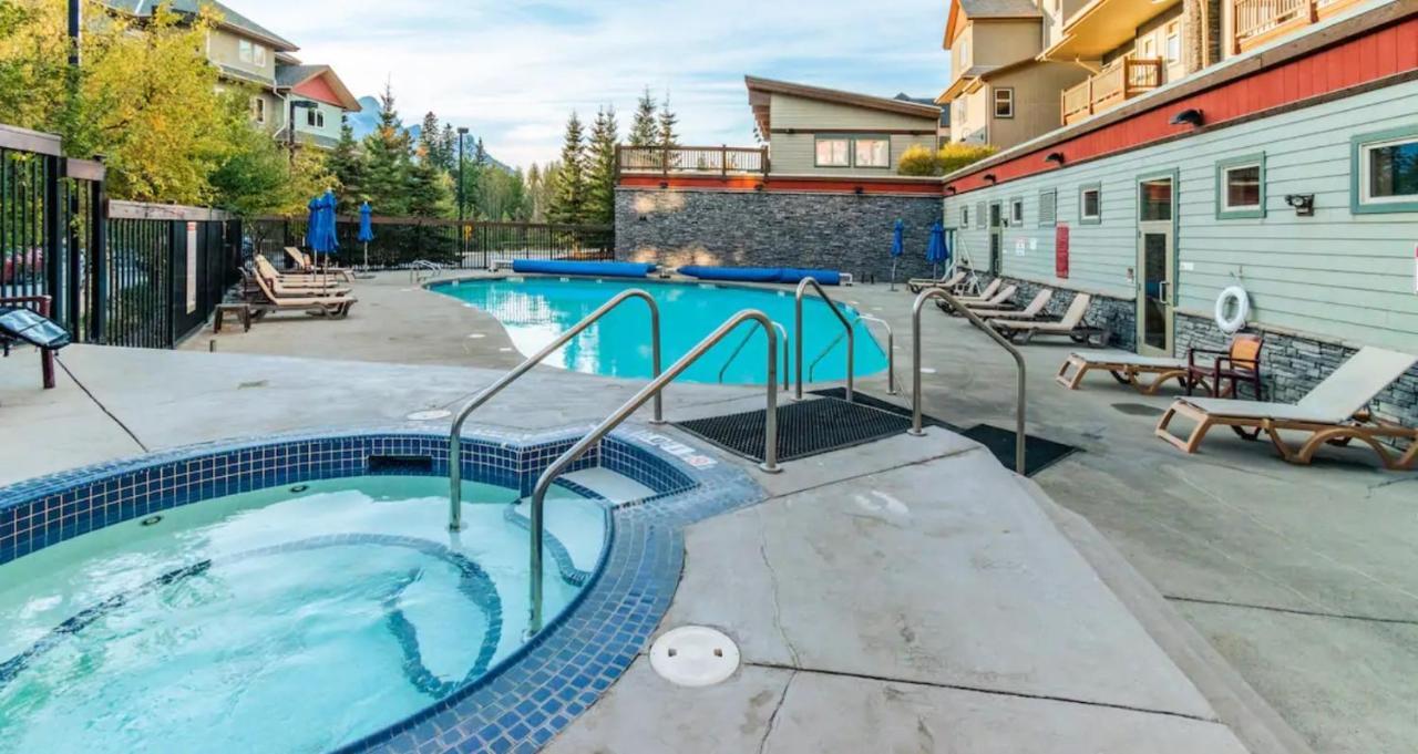 Renovated Condo, 2Br, 2Ba, Heated Pool, 3 Hot Tubs, Pets Welcome! Canmore Exterior foto